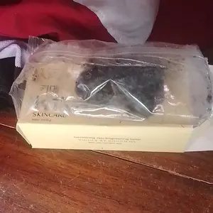 [BUY 1 BOX GET 2 BATANG] KIME Luminizing Jeju Brightening Soap 100GR | Volcanic Ash Charcoal Niacinamide Collagen | Sabun Mandi Pencerah Badan Wajah Glowing Pemutih Tubuh Muka Kulit Leher Kaki Tangan Ketiak Whitening Booster Eksfoliasi Flek Hitam