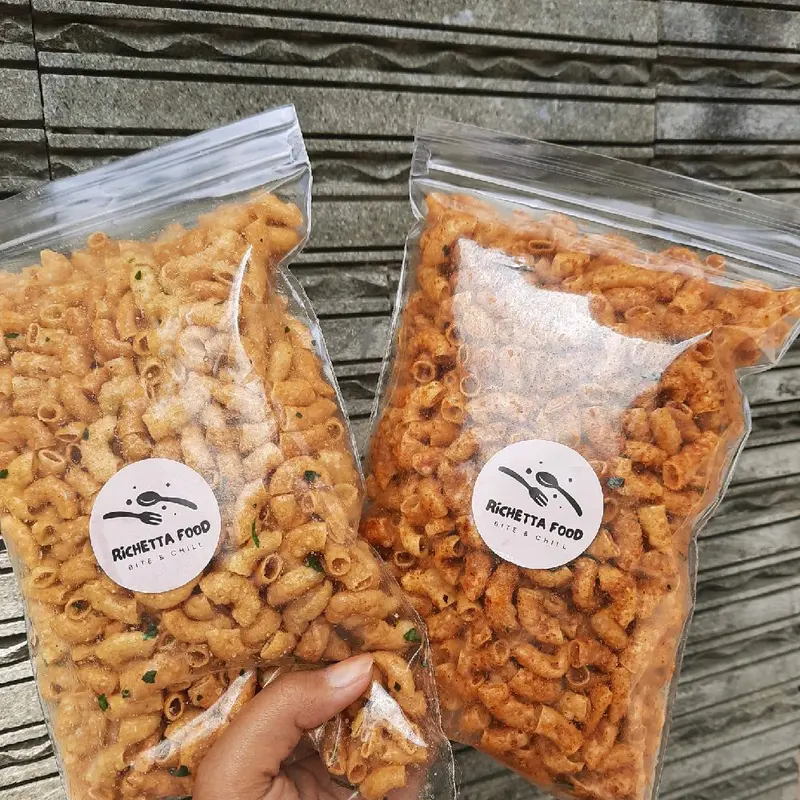DAPAT 2 MAKRONI PEDAS & ORI dengan daun jeruk isi perkemasan 250gr Food Keripik Snacks 0