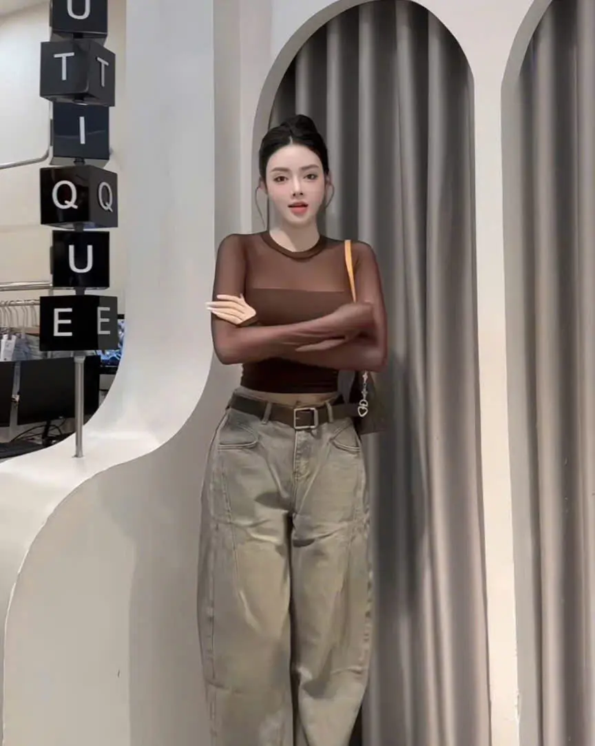 Áo Thun Tay Dài Chất Liệu Thun Zip Phối Lưới Cổ Tròn, Tôn Dáng Tôn V1, Phong Cách Quyến Rũ Sang Chảnh | BigBuy360 - bigbuy360.vn Áo Thun Tay Dài Chất Liệu Thun Zip Phối Lưới Cổ Tròn, Tôn Dáng Tôn V1, Phong Cách Quyến Rũ Sang Chảnh | BigBuy360 - bigbuy360.vn