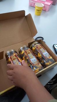 Product Review of Dking coklat almond isi 4 toples ( COD )  kacang almond utuh lapis coklat from d**i 2