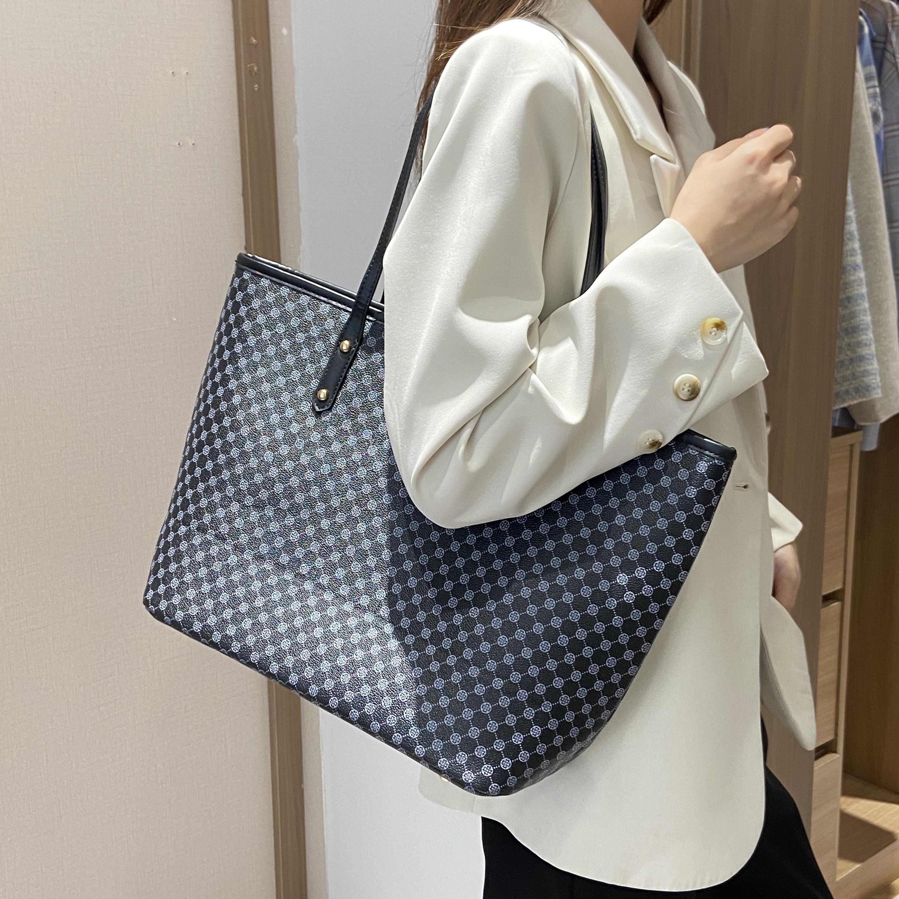 CH10ZND TAS-MORA CLASSIC Tas Wanita Elegan dengan Desain Mewah dan Tali Panjang untuk Gaya Harian tote bag wanita terbaru  tas selempang cewek terbaru 2026  tas sling bag  tote bag wanita kuliah tas wanita selempang model baru 2026