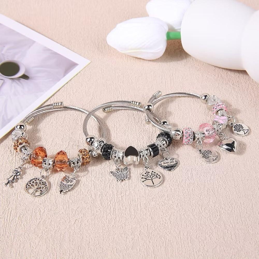 Bracelets & Bangles Gelang Modis - Gelang & Bangles dengan Desain Unik dan Charm Cantik untuk Tampilan Elegan Anda Gelang dengan Motif Hewan dan Bentuk Cantik Gelang