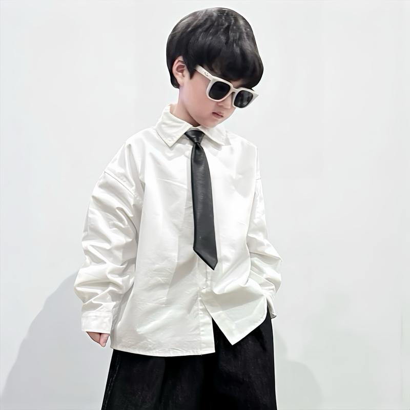   Q2568  Áo sơ mi trắng dài tay phối cà vạt da cho bé trai và bé gái. 