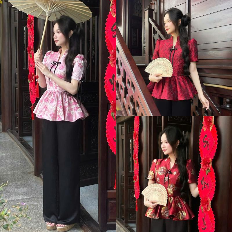Set bộ thiết kế EMME T3183 VD 2 món gồm áo cách tân cổ trụ tay ngắn gấm hoa xếp ly chiết eo phối quần lụa cách điệu Kèm tag hoa - Thanh Tự
