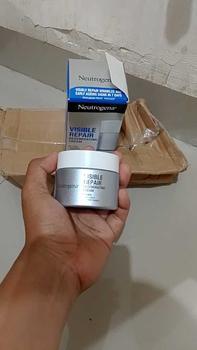 Product Review of NEUTROGENA Visible Repair Regenerating Cream 50g -  Facial Moisturizer - Skincare Retinol Anti Aging from T** T**r 1