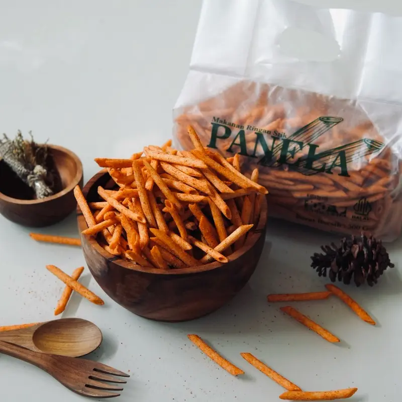1 KARTON snack PANELA STIK jagung BENTUK BAMBU isi 2 kantong total 1kg - pedas gurih - 2 rasa mix   Jagung 0