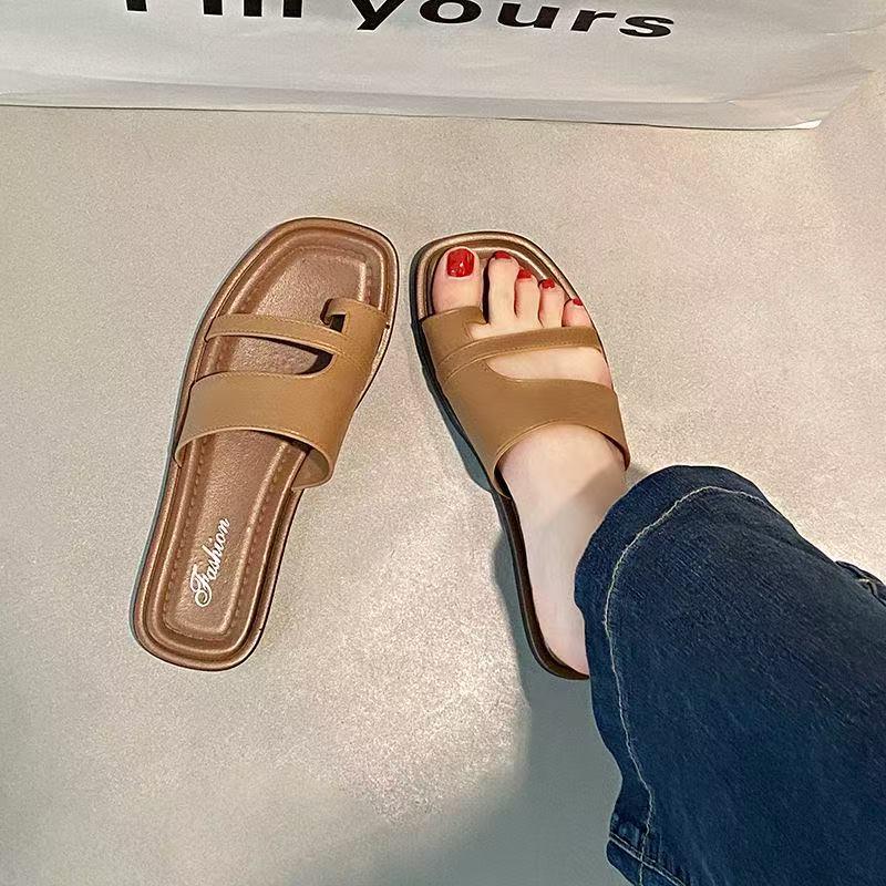 Sandal Wanita Nyaman Anti Slip Sandal Wanita Flat Kekinian 2026 Sandal Wanita Minimalis Elegan