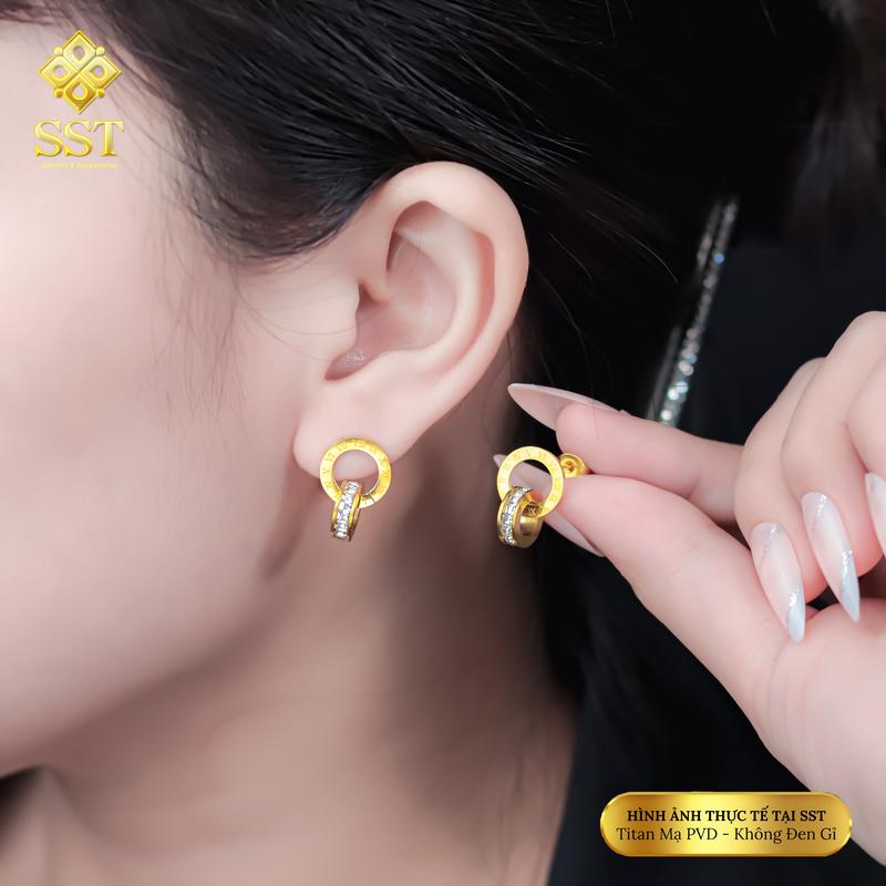  Bông tai nữ Titan SST Khắc chữ la mã phối vòng Đính Đá lấp lánh Không Đen Gỉ BT51 