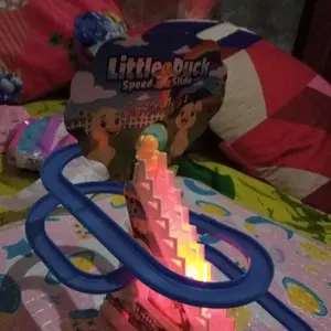 (Bonus Batrai) Mainan Anak Laki laki Seluncur Track Tangga Bebek Musik Lampu