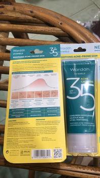 Product Review of [TWINPACK] WARDAH UV Shield Acne Calming Sunscreen - Skincare from 0**i 1