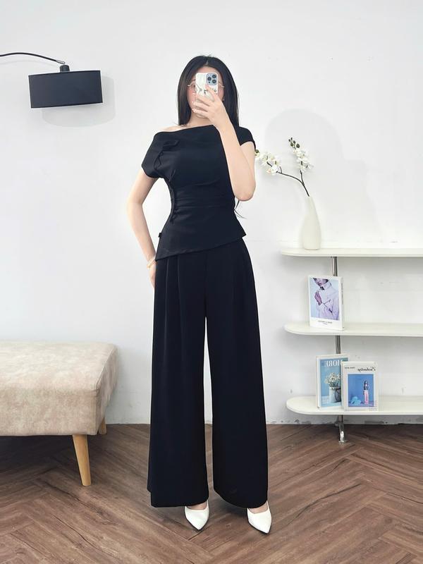 Bộ Đồ Nữ CCHAT Áo Khoá Sườn Lệch Vai Xếp Ly Quần Xếp 2 Ly Suông 24BNO2006XT