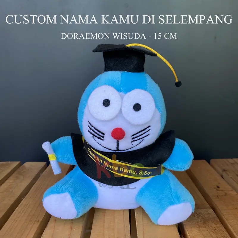 Boneka Wisuda Mini Bisa Tambah Nama Di Selempang Dan Bisa Pilih Karakter Sesuai Permintaan- Kualitas Sudah SNI Cocok Untuk Hadiah Dolls Toys 4