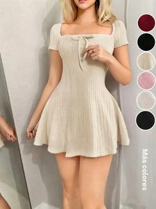 Vestido mini estilo Y2K para mujer con cuello cuadrado, mangas cortas y lazo, elegante y moderno, perfecto para uso casual, diseño único para el estilo diario