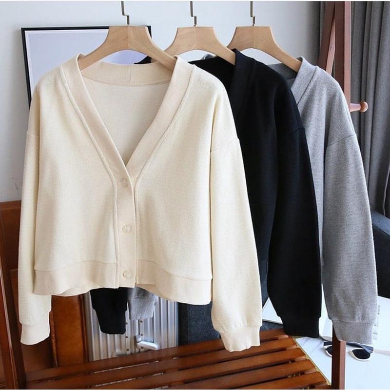 Product Introduction of KAREN CROPE BUTTON SWEATER -SWEATER CROP TOP WANITA KOREAN STYLE TERBARU Atasan Lembut Oversize Fleece Tebal 2