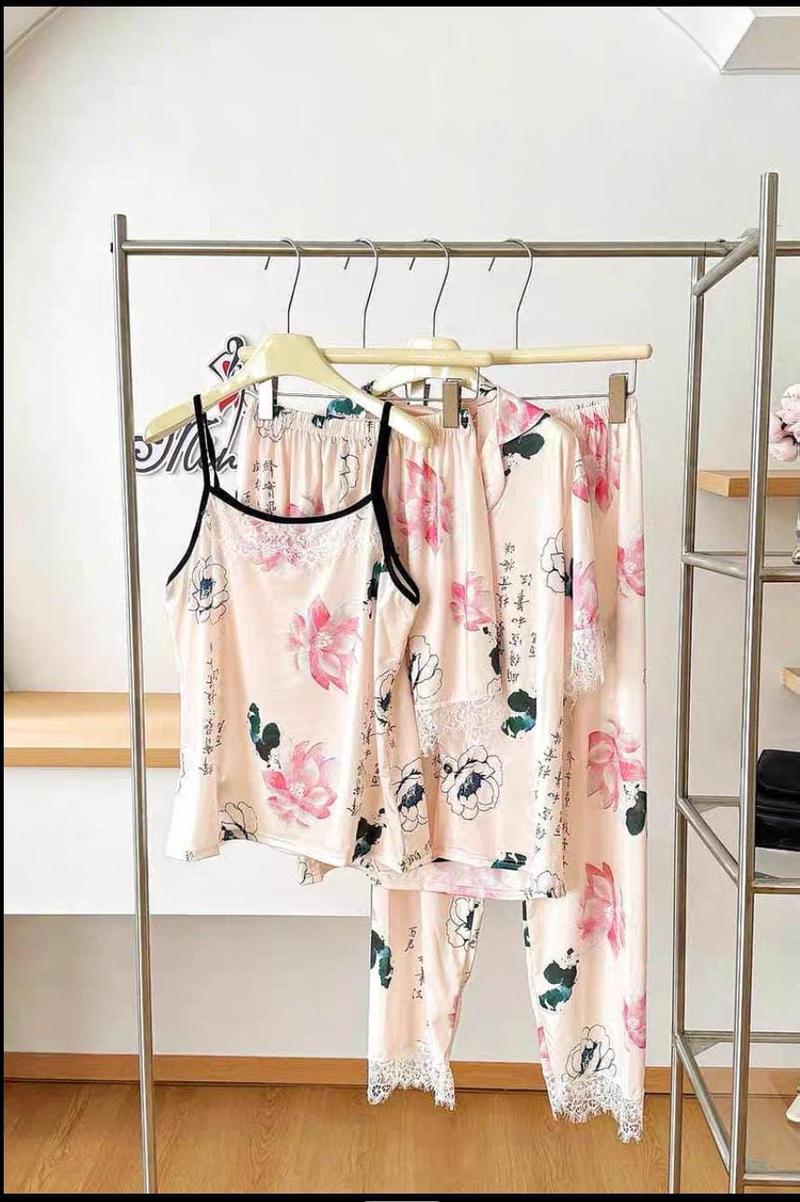 Product Introduction of Piyama wanita empat potong lengan pendek dan lengan panjang Satin Lembut 4
