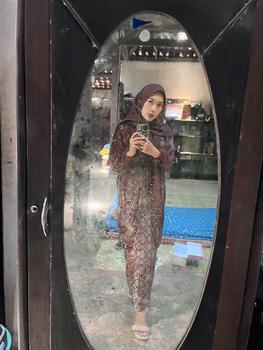 Product Review of Azara Sultan Voal Polos Hijab Segiempat Bahan Voal Premium Metal Logo Pouch / Logo Print Kemasan Plastik ukuran standar from A**. 1