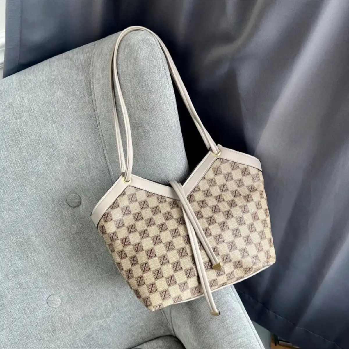 CFG ESTELA TOTEBAG WANITA Kulit