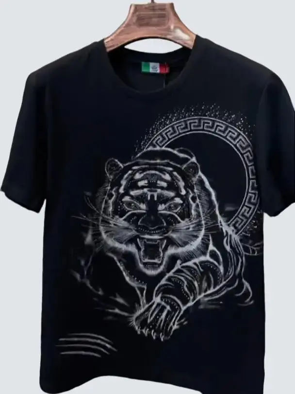 Kaos Fashion Unise Pria dan Wanita Muda dengan oversize clothing tshirt outfit cowok