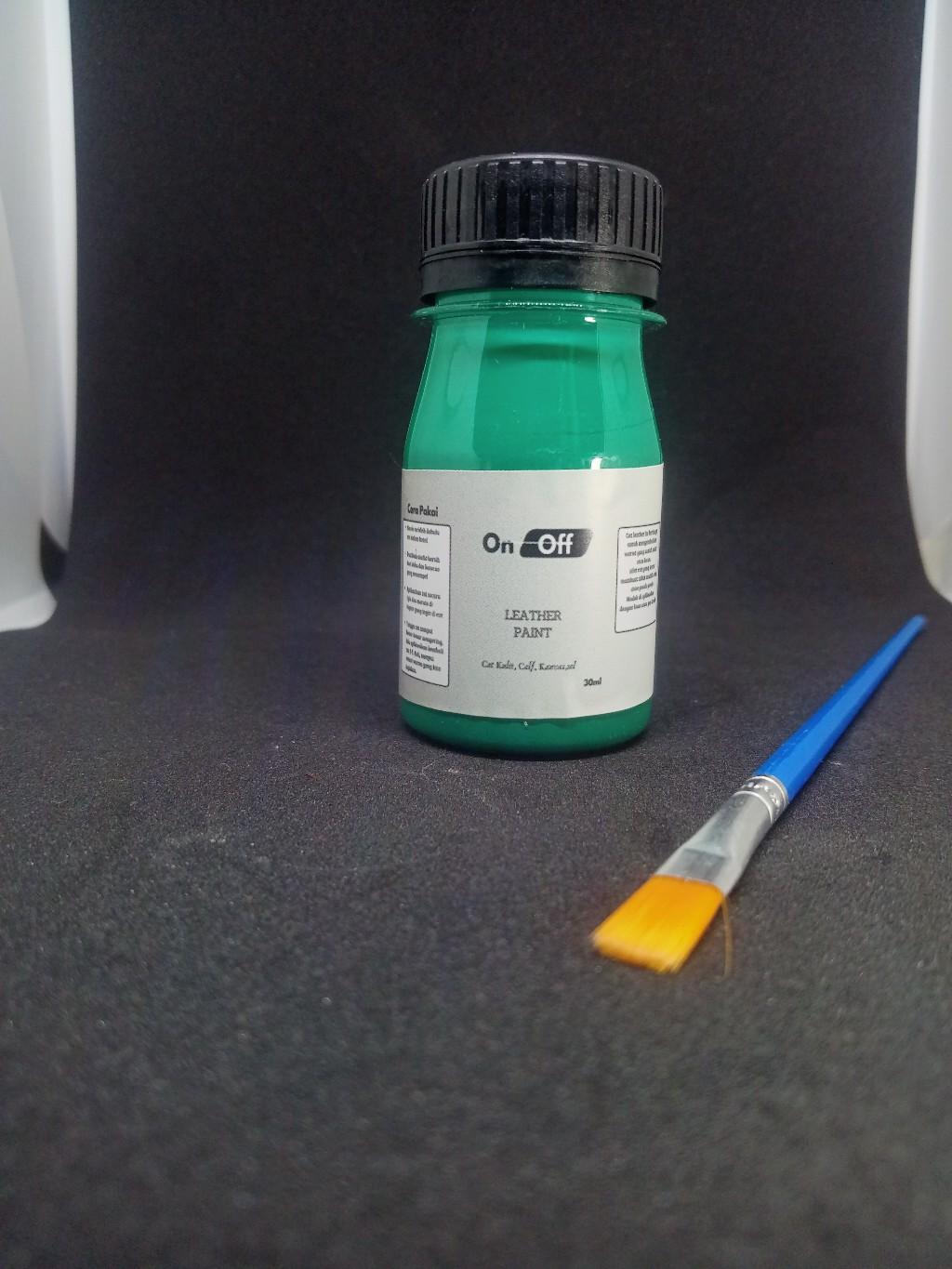 Cat Sepatu Kulit, Topi, Kaos, dan Lain-lain 30ml dengan Kuas Gratis