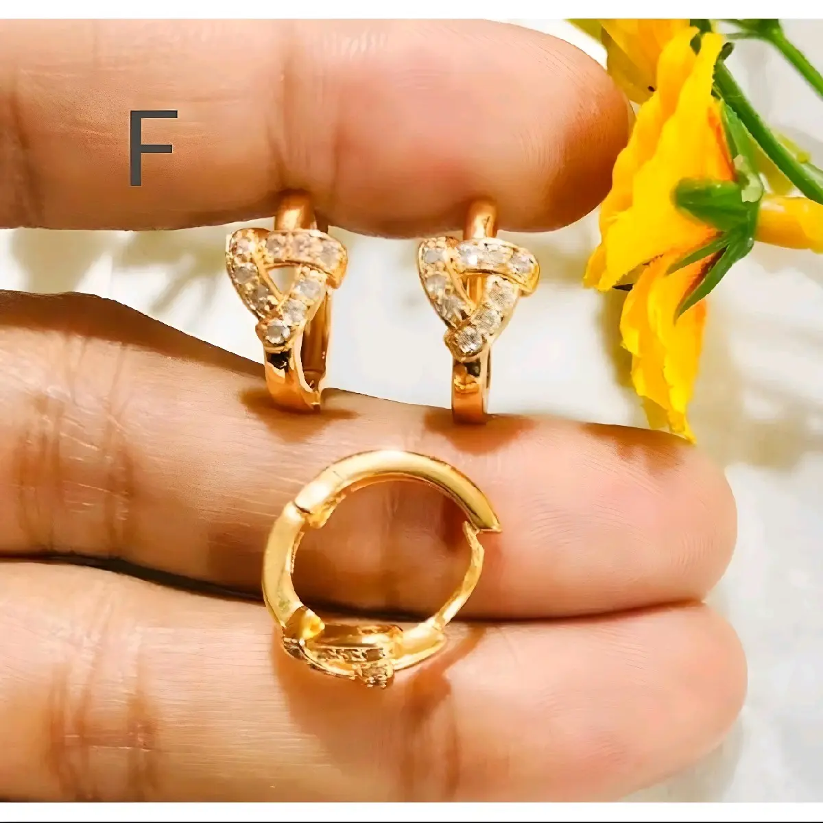 DK531.Anting xuping wanita berlapis emas dgn mata zircon model jepit