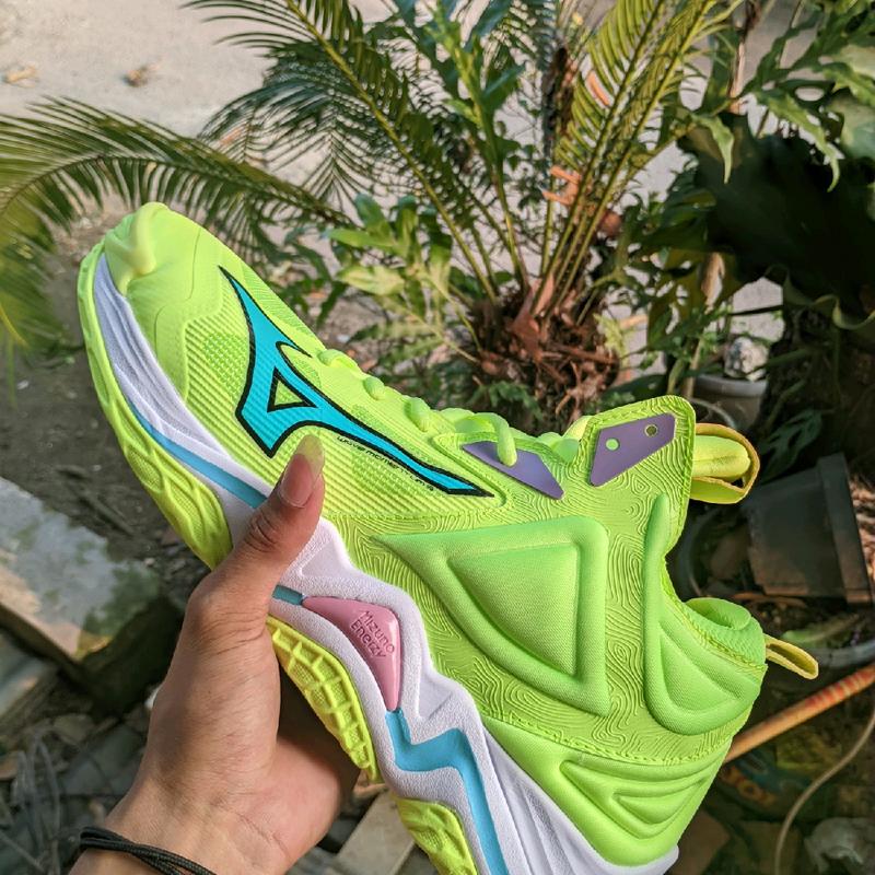 sepatu volly Mizuno momentum 3 terbaru 2024 grade ori pria model Mid size 39-45 1