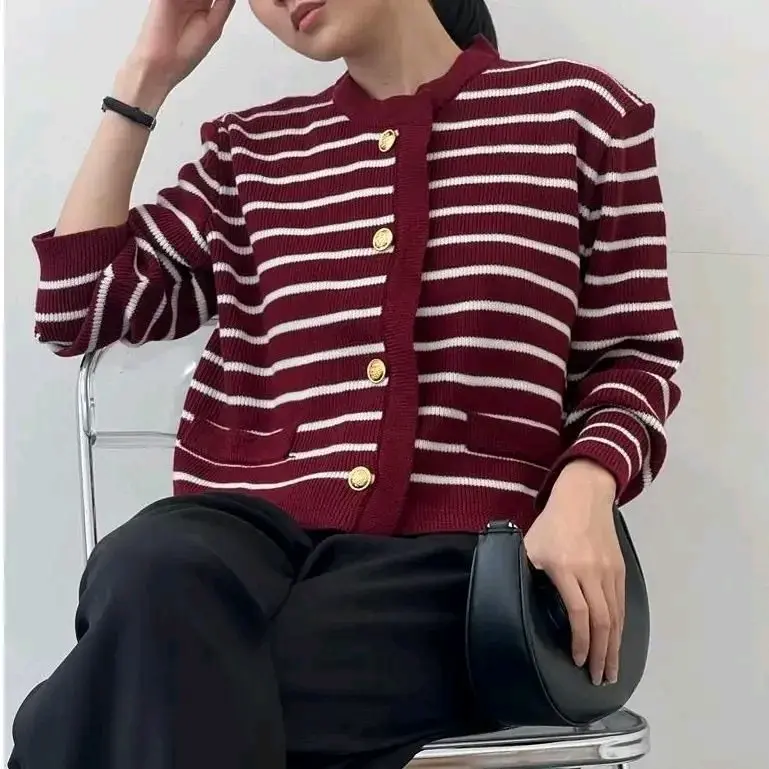 Cardigan Cheesy dengan Garis Strip, Model Korea dan Variasi 4 Kancing