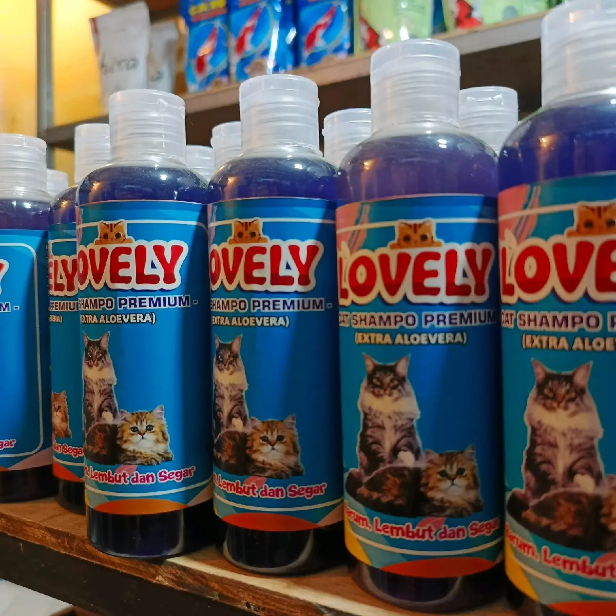 sampo kucing LOVLY 250ML segar, lembut pada bulu, dab wangi