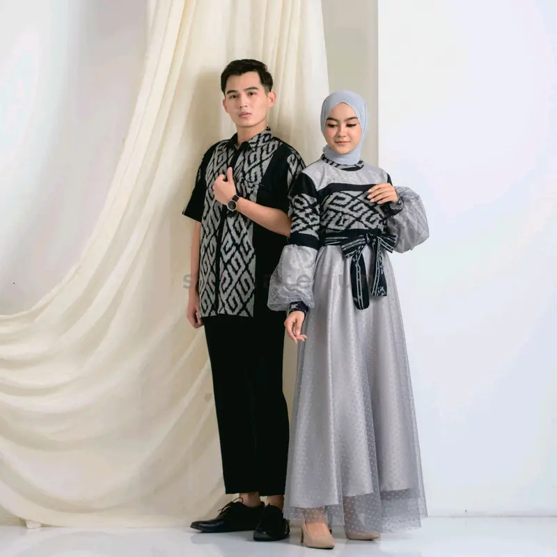 Set Couple Tenun Pasangan Pia Dan Wanita Kekinian Motif Simpel Terbaru Kombinasi - Set Couple Prewedding - Set Couple Kondangan - Set Couple Keluarga Bunga Setrip Hem Dress Baju Katun Pendek Dewasa Setelan Batik Atasan 3