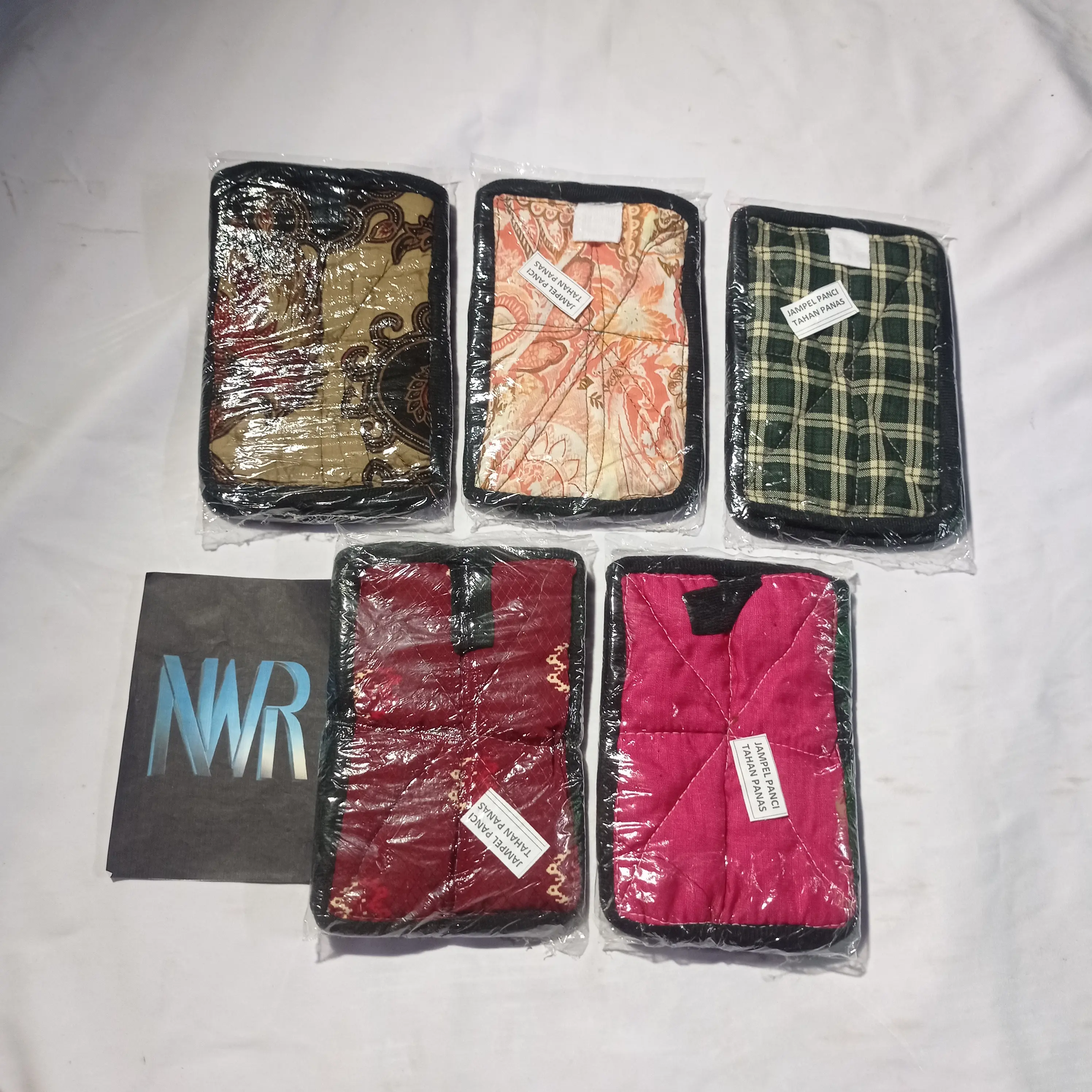 Jampel Cempal Kain Lamping Lap Alas Tangan Wajan Panci Penahan Tahan Panas 1 Set Isi 2 Pcs Material Kuat Tahan Lama untuk Kebutuhan Rumah Tangga Dapur