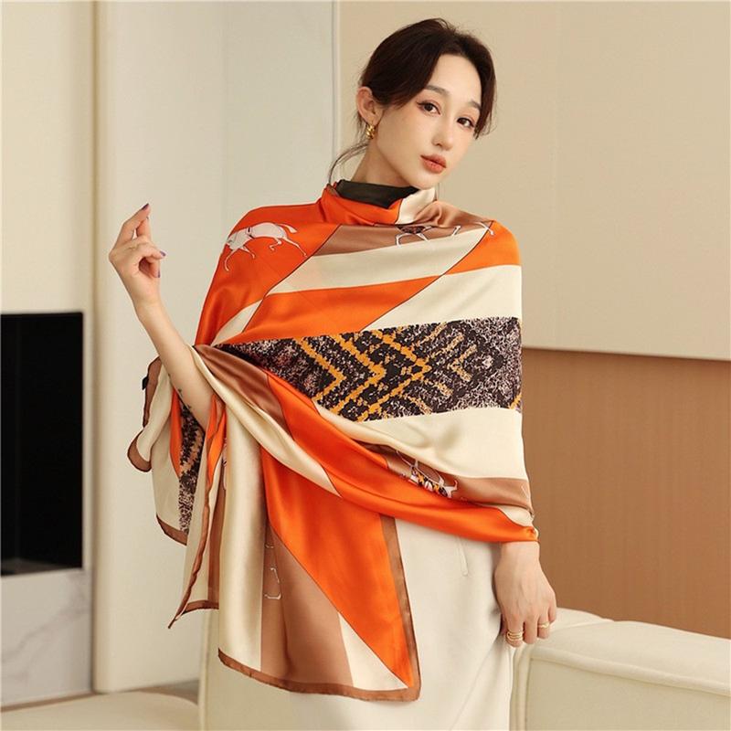 Product Introduction of Scarf pantai gaya baru untuk wanita shawl pelindung matahari sutra  perjalanan mode gaya asing Floral Silk 0