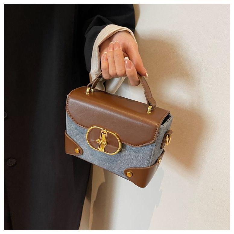 Product Introduction of This year's popular for women in autumn and winter, versatile 2024 new single shoulder crossbody bag, portable box, small square bag 15