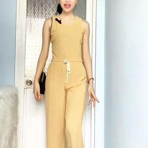 Sét bộ áo ba lổ, quần suông. Chất gân đũa tía, co giản bốn chiều.