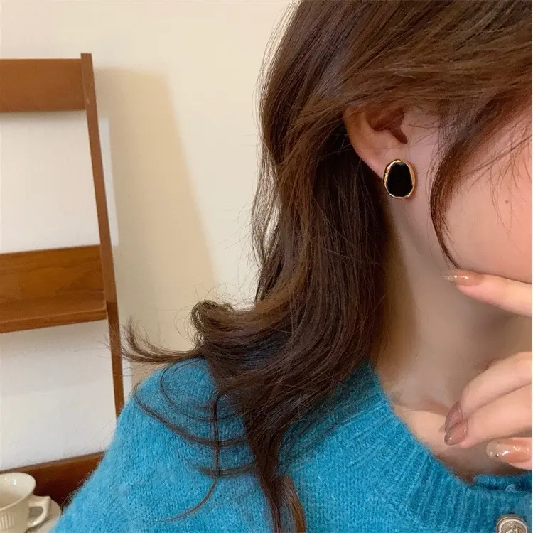 AS09 Anting Stud Fashion Earrings Luxury Beautiful Earrings Mode Circle Black Geometri Fashion Wanita Korea 1