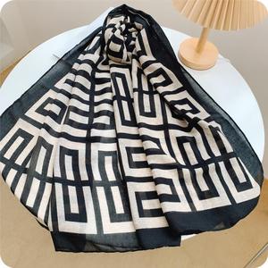 Selendang nipis daripada kain kapas dan linen yang licin, boleh digunakan sebagai tudung atau penutup leher, perlindungan matahari, saiz sangat besar, pelbagai guna