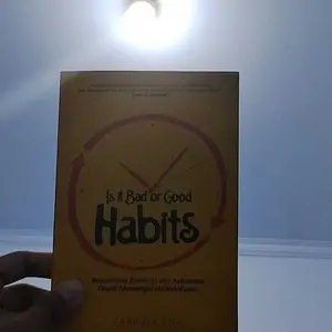 PAKET BUNDLING ISI 2 BUKU / THE PSYCHOLOGY OF MONEY & IS IT BAD OR GOOD HABITS