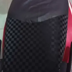 Cover Jok Langsung Pakai Kualitas Premium untuk Semua Jenis Motor - Desain Elegan dan Nyaman - Motif Catur 3D Hitam dan Merah - Cocok untuk Penggunaan Harian Motorcycle