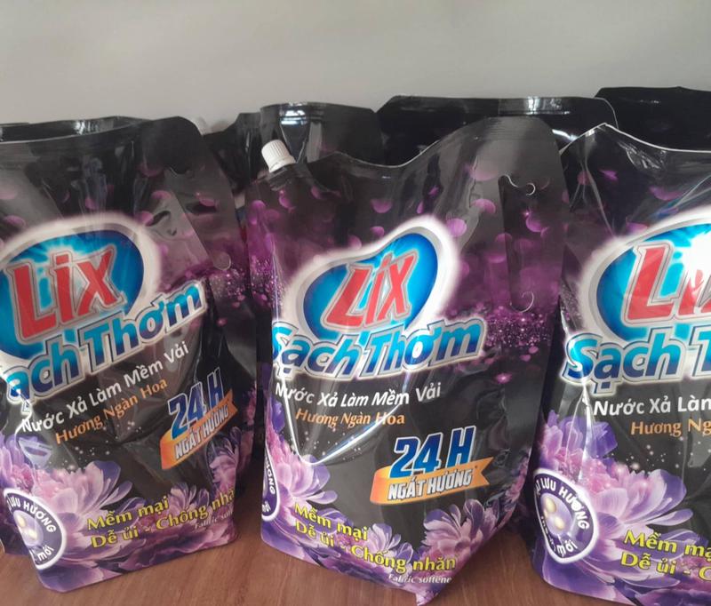 SIÊU ƯU ĐÃI Nước xả Lix sạch thơm Ngàn hoa Nắng hạ Nắng tinh khôi túi 2.2kg
