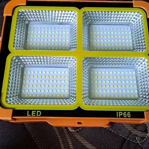 NOVAE COD Lampu Emergency Tenaga Surya / Lampu Solar Camping / Lampu Sorot Solar Floodlight Portable 4 Matriks LED Super Terang Baterai Awet IP66 Waterproof Outdoor Dan Darurat Rumah, Memberikan pencahayaan terang saat mati lampu