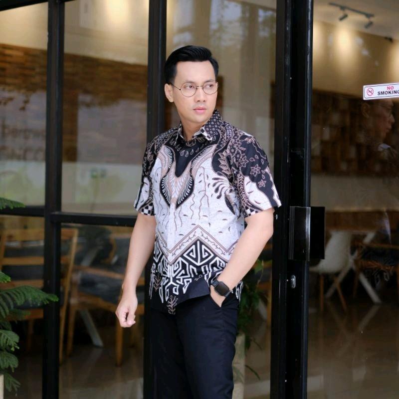 Kemeja batik motif gentala putih lengan pendek slimfit lapis furing bahan katun prima premium Katun Baju Nyaman Pria 3