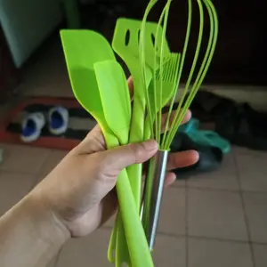 UNIQSOO 5 PCS Spatula Silikon Alat Masak Alat Baking Set Sutil Scraper Kuas Anti Lengket Serbaguna