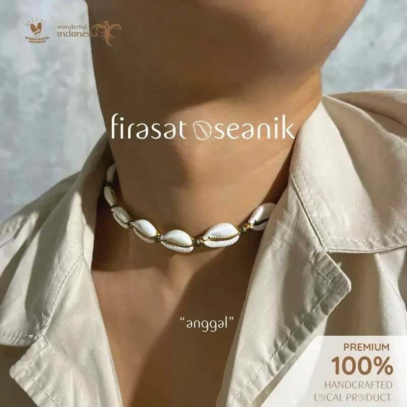 anggal | kalung kerang pantai dengan mutiara (firasat.oseanik)