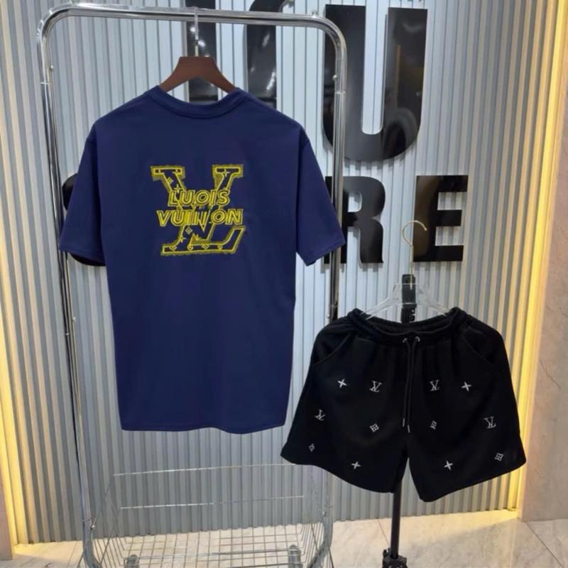 DEAL MỞ BÁN] SET BỘ QUÂN ÁO NAM NỮ HOẠ TIẾT IN CHỮ VÀNG CHẤT COTTON HAI CHIỀU THOÁNG MÁT HOTTREND