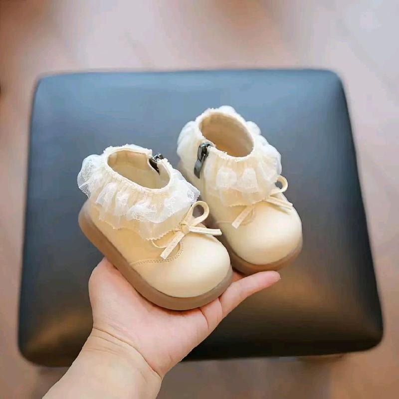 Form to Giày bốt tập đi cổ viền bèo cho bé gái lót lông mềm mại cho bé tập đi XH3307