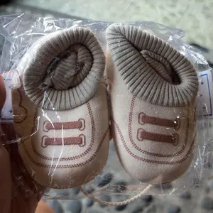 Sepatu Bayi Prewalker 0-12 Bulan Kaos Kaki Karakter Bear Anti Slip Nyaman dan Aman untuk Bayi