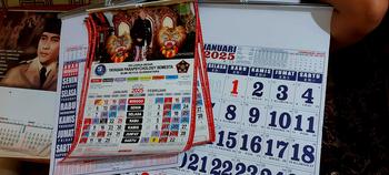 Product Review of KODE MDA 109 II Kalender Nasional 2025 KALENDER JUMBO 2025 / Kalender Dinding JUMBO 2025 41x60cm from T** O**t 0