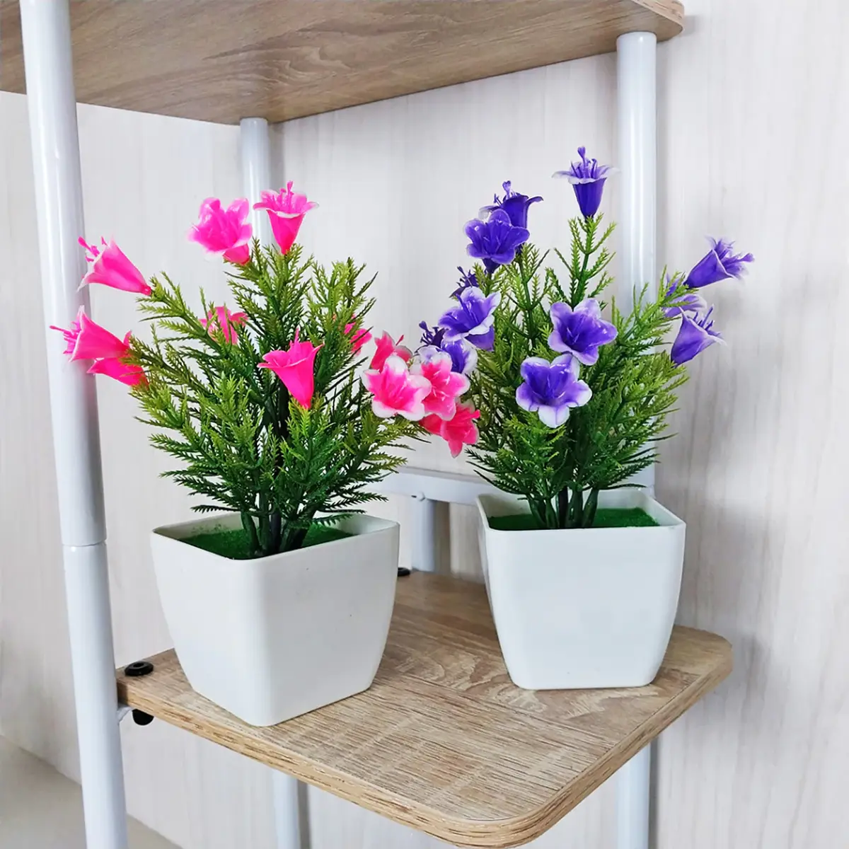 BUNGA LILY/ BUNGA HIAS/BUNGA PLASTIK/Tanaman sudah sepaket dengan Pot