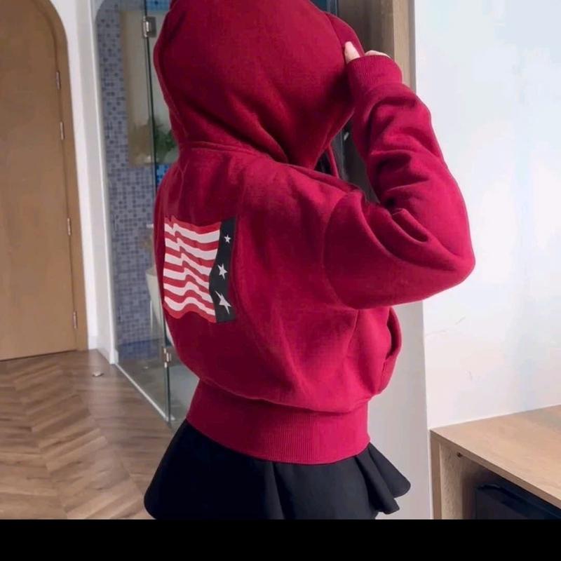Áo Khoác Nỉ Bông In Lá Cờ Phom Crop Top Vải Dày Dặn Nón To Có Tay Sỏ Ngón 2 Túi Ngoài 1 Túi Trong Chất Liệu Mềm Mại Ấm Áp
