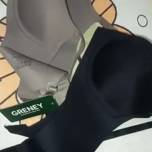 GRENEY-Gbras-(2PCS)Bra One Piece Warna Kombinasi Penuh ringan Bh Wanita Beha Pakaian Dalam Remaja Basic Tanpa Kawat Cewek Lingerie Plain Desain Kontras Push up Berbentuk Dan Nyaman Tingkatkan Mengumpulkan PD Busa Wireless Seamless Cantik Dewasa-89616