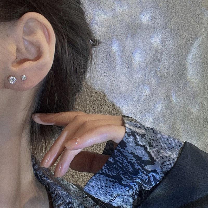 Product Introduction of Simple earrings fashion Mini small earrings 1