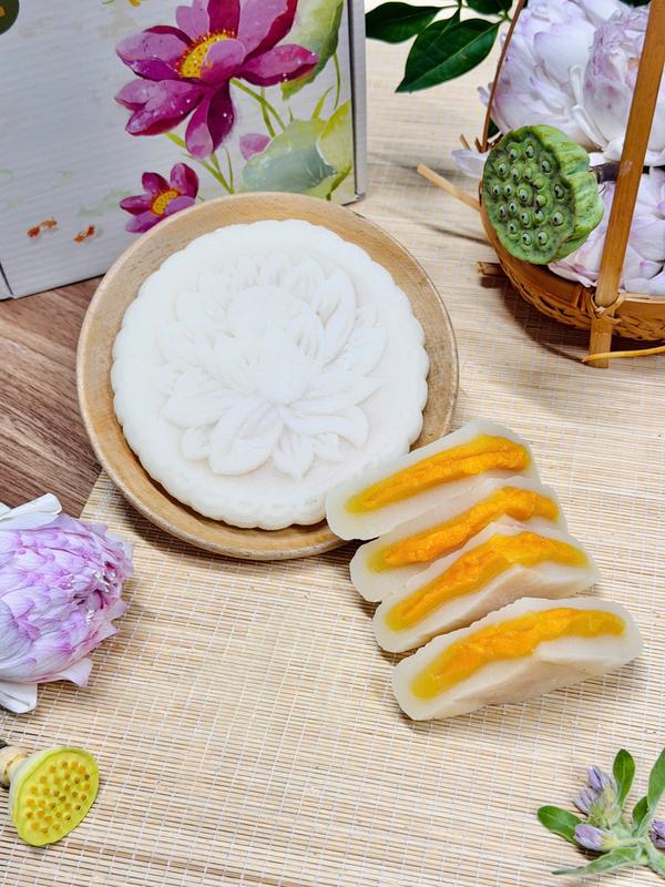 Bánh Dẻo Nhân Mochi Trứng Muối Chà Bông Bánh Dẻo Đậu Xanh Trứng Muối Hoàng Kim 300G - Quang Linh Food